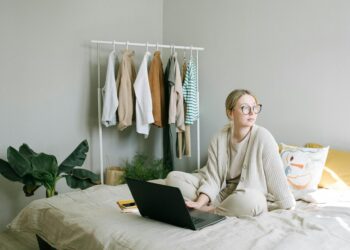 Warszawa: catering dietetyczny dla freelancerów pracujących z domu. Sprawdź, jak oszczędza czas i wspiera produktywność