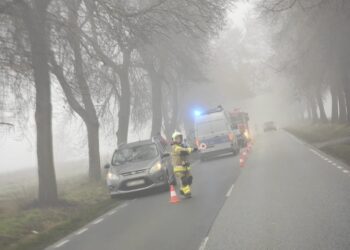 Wjechał w tył auta. W sumie ucierpiały trzy pojazdy