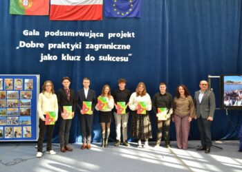 Gala w płockiej szkole. 28 osób zdobyło międzynarodowe certyfikaty