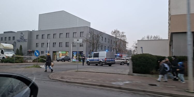 Ewakuacja płockiego teatru. Jaka przyczyna?