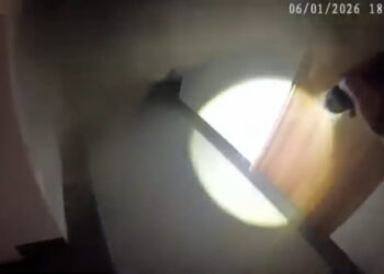 Jest film z akcji policjantów przy pożarze