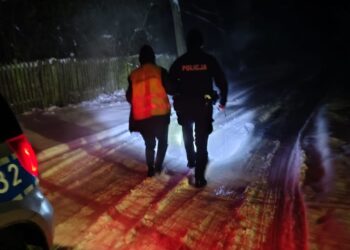 Mundurowi ruszyli na ratunek mieszkańcom