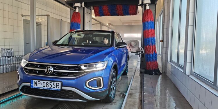 Zima nie wybacza błędów. Ekspert ORLEN radzi, jak zadbać o auto w mrozy