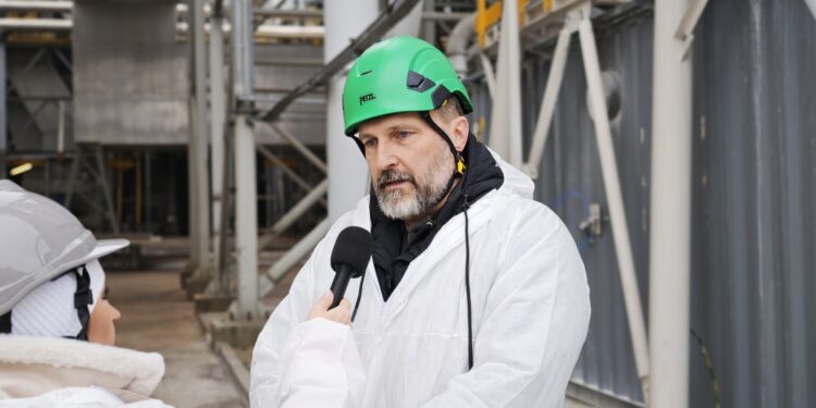 Budki już czyste. Na kominach ORLENU zacznie się nowy sezon lęgowy