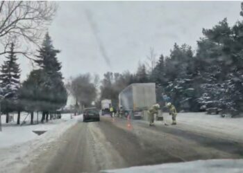 Wypadek w powiecie płockim. Jedna osoba w szpitalu [FILM]