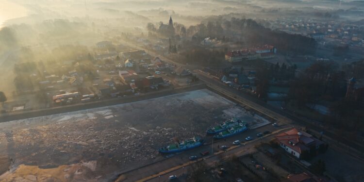 Lodołamacze Wód Polskich dopłynęły do Płocka [FILM]