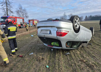 Dwie osoby ranne w wypadku. Droga jest zablokowana