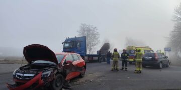 Zderzenie trzech pojazdów, dwie osoby ranne