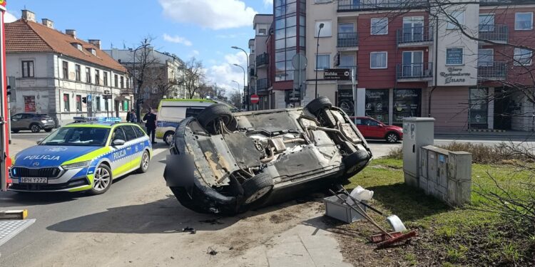 Dachowanie w Płocku. Ranne 3-letnie dziecko