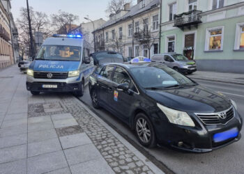 Wykroczenia i zatrzymane dowody kierowców, którzy zajmują się przewozem osób