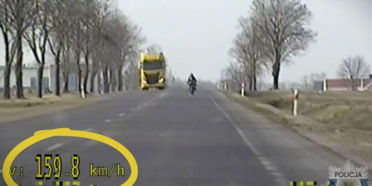 Chciał „przepalić” motocykl po zimowej przerwie. Stracił prawko