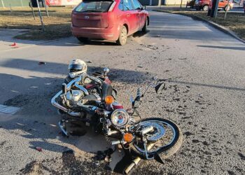 Nastoletni motocyklista ranny po zderzeniu z autem