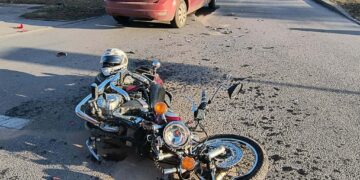 Nastoletni motocyklista ranny po zderzeniu z autem