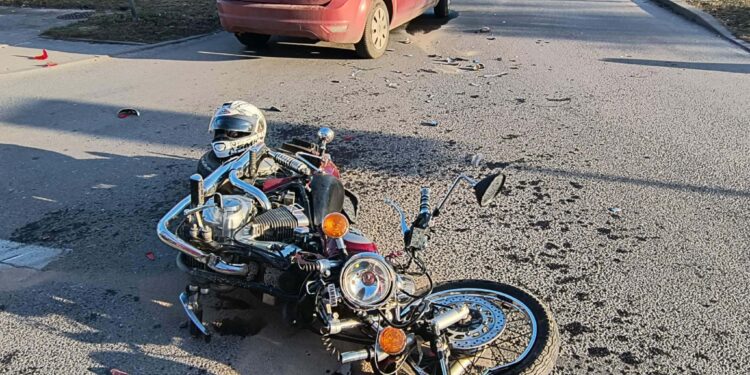 Nastoletni motocyklista ranny po zderzeniu z autem