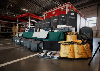 Strażacy otrzymali cenne wyposażenie i samochód specjalny