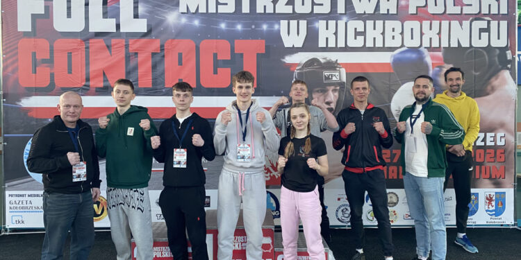 Ciężkie zmagania na Mistrzostwach Polski. Płoccy kickboxerzy wywalczyli trzy medale