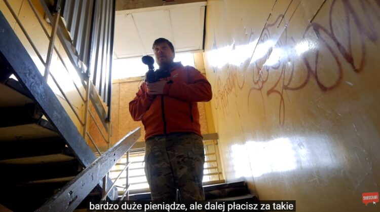 zrzut z filmu "Płocki Pałac Cudów - mieszkańcy boją się tu mieszkać"