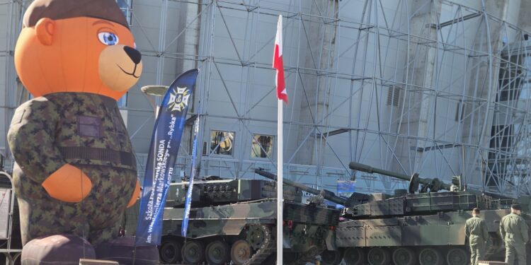 Wojsko w Płocku. Trwają Wojskowe Targi Służby i Pracy [FILM, ZDJĘCIA]