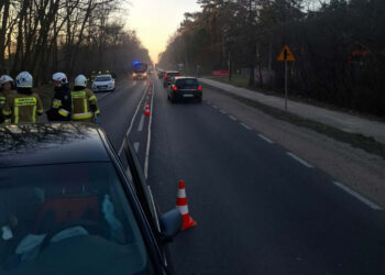 Zjechał na przeciwległy pas. Zderzyły się trzy auta