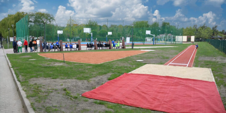 Płoccy uczniowie mają nowy kompleks sportowy