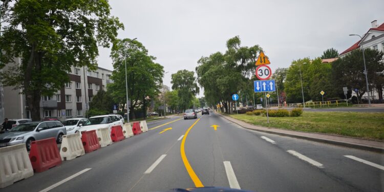 Pierwszy dzień remontu na Al. Jachowicza. „Armagedon”, korki i chaos na głównej arterii Płocka