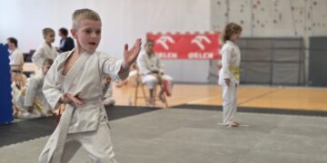 Blisko 200 zawodników na matach. Karatecy rywalizowali pod Płockiem
