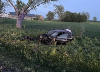 Zderzenie dwóch aut. Droga krajowa nr 60 jest zablokowana