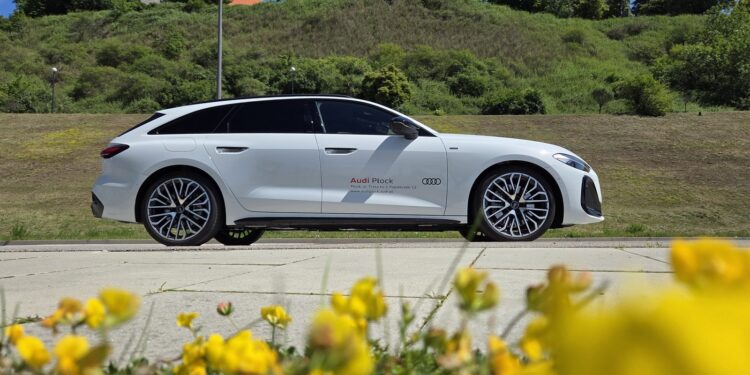 Z Płocka do Nowego Duninowa za grosze. Sprawdziliśmy w praktyce nowe Audi A5 Avant e-hybrid