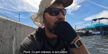 Przez Płock kajakiem do najtrudniejszego odcinka Wisły. Youtuber zmierzył się z Zalewem Włocławskim