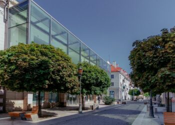 Stacja Warka zamknięta. Miasto przejęło dwie zabytkowe nieruchomości przy Tumskiej