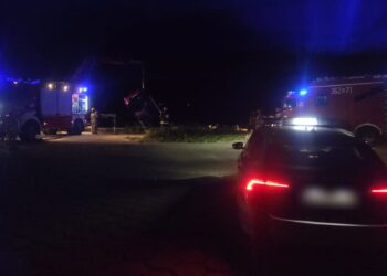 Samochód wjechał do Wisły w Płocku. 18-latka trafiła do szpitala