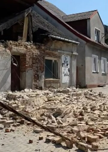 Zawalił się budynek. Fragmenty spadły na ulicę